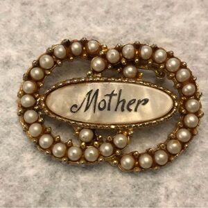 Elegant Gold and Pearl 'Mother' Brooch